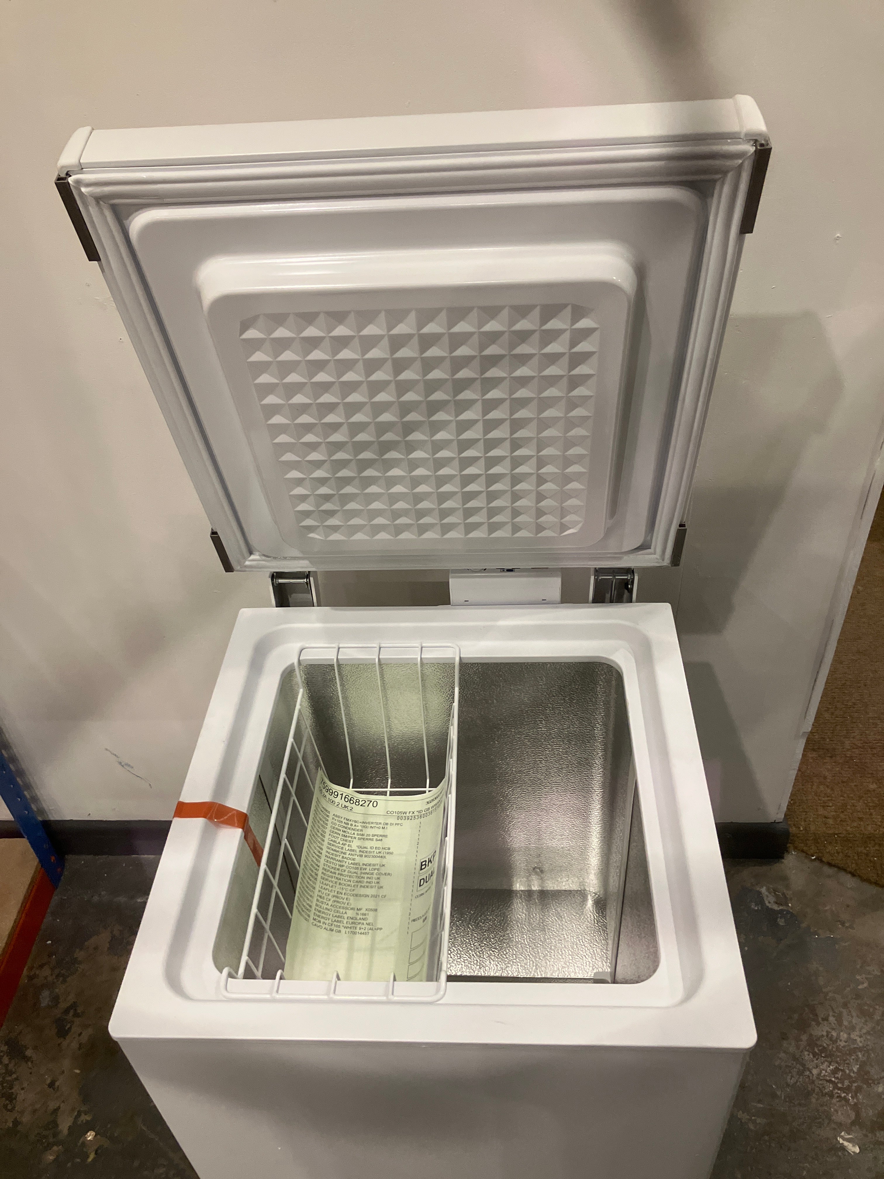 Indesit chest freezer OS2A1002UK2