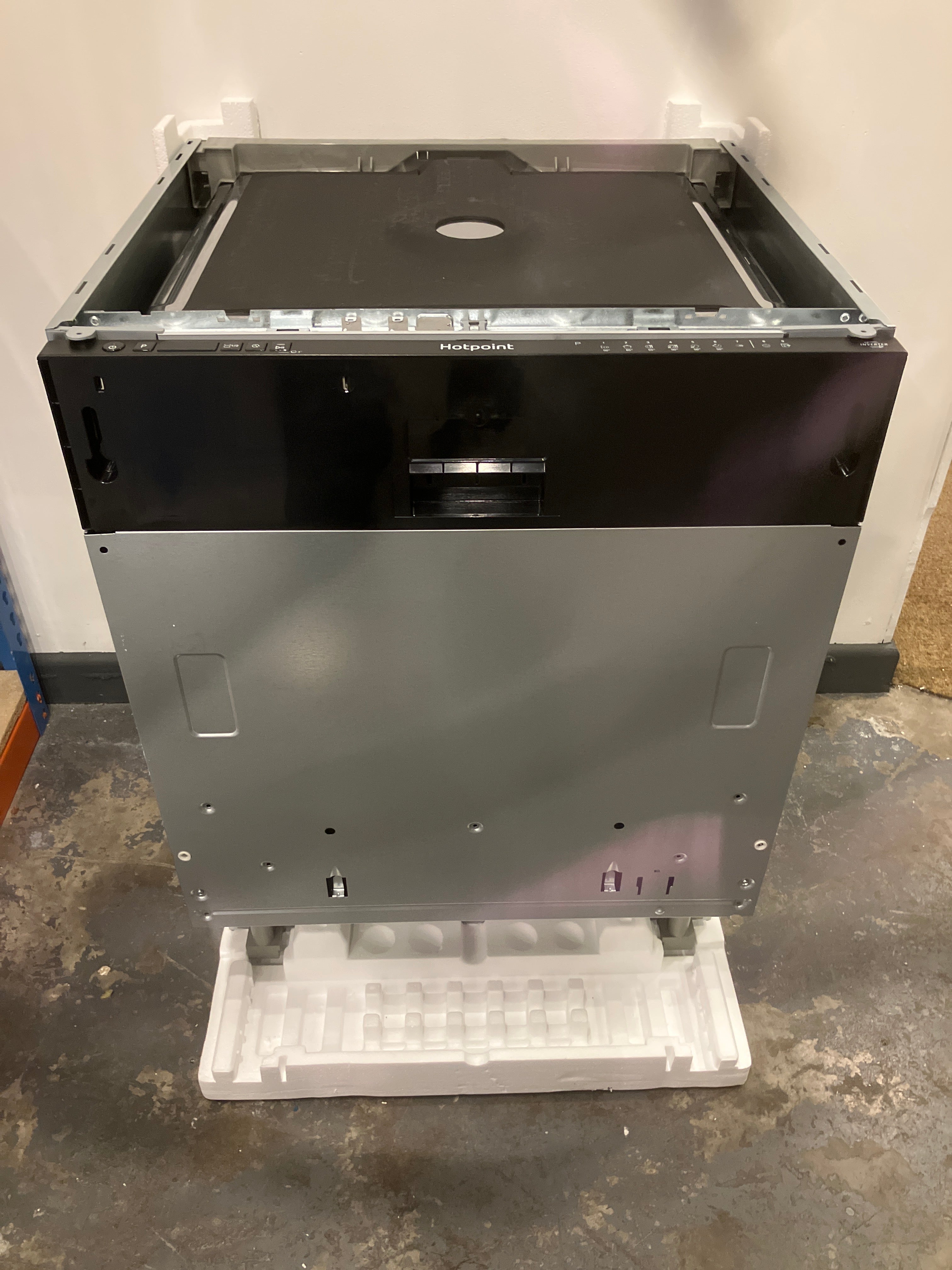 Hotpoint integrated dishwasher H21 HD526 B UK