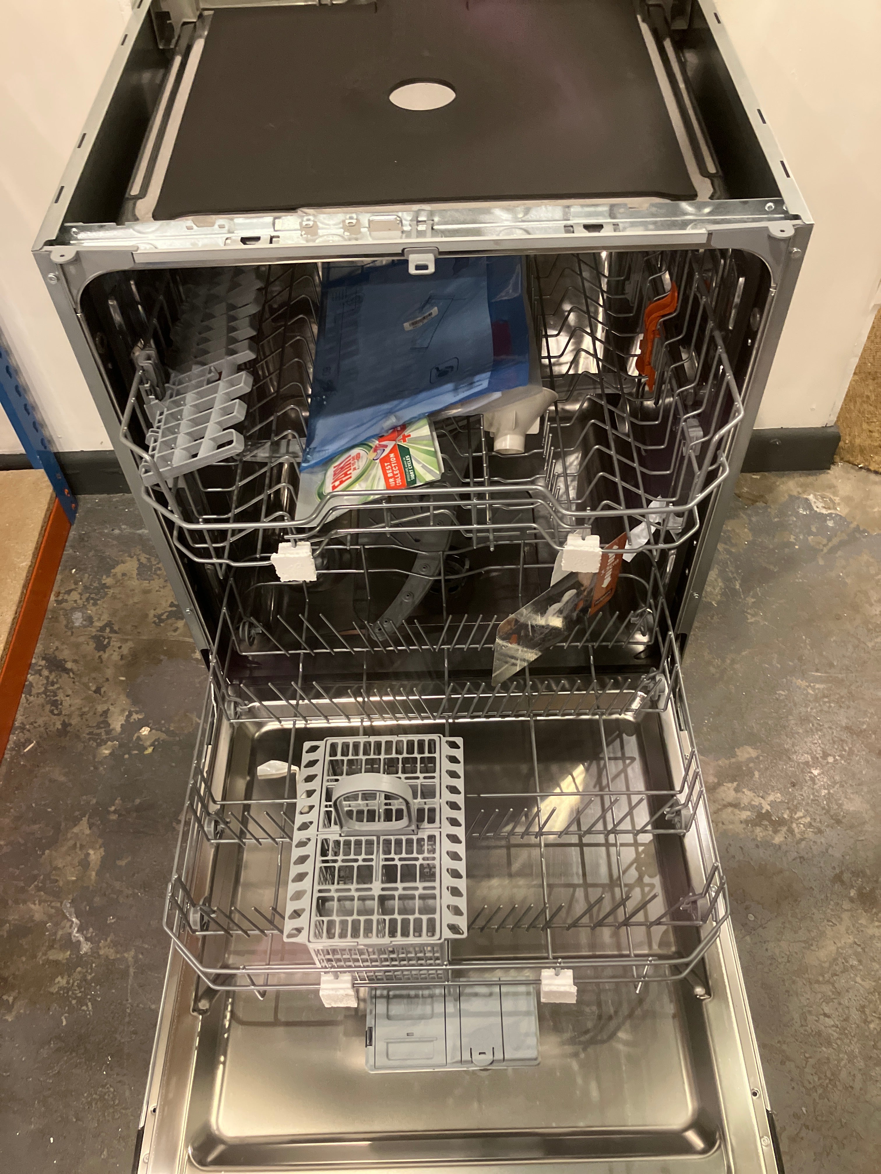 Hotpoint integrated dishwasher H21 HD526 B UK